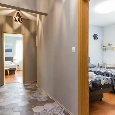 Anton, Apartman