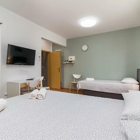 Anton, Apartman *
