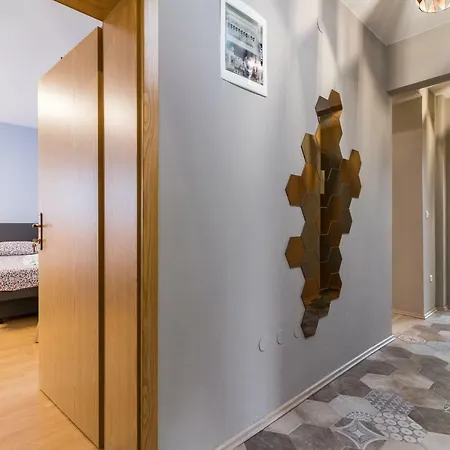 Anton, Apartman *