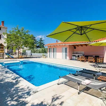 Anton, Apartman