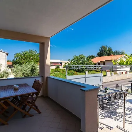 Anton, Apartman