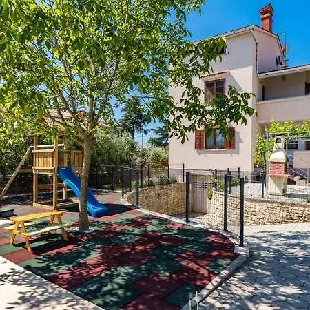 Anton, Apartman *
